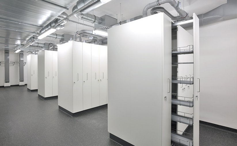 Pull-out unit