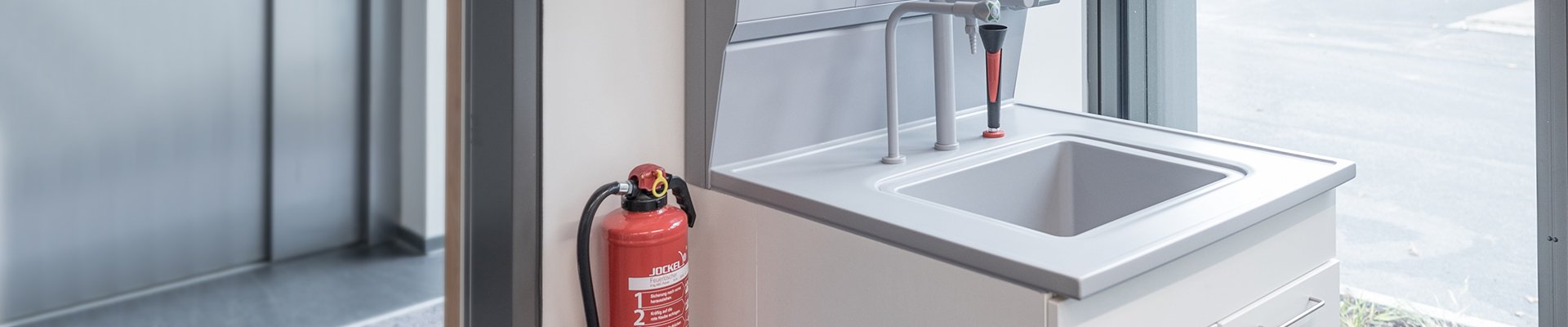 Mesas y fregaderos de laboratorio